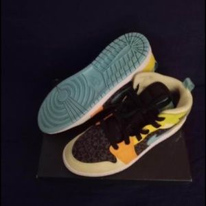 Lucky Charm Nike Air Jordan 1 Mid SE (PS) kid's size 3